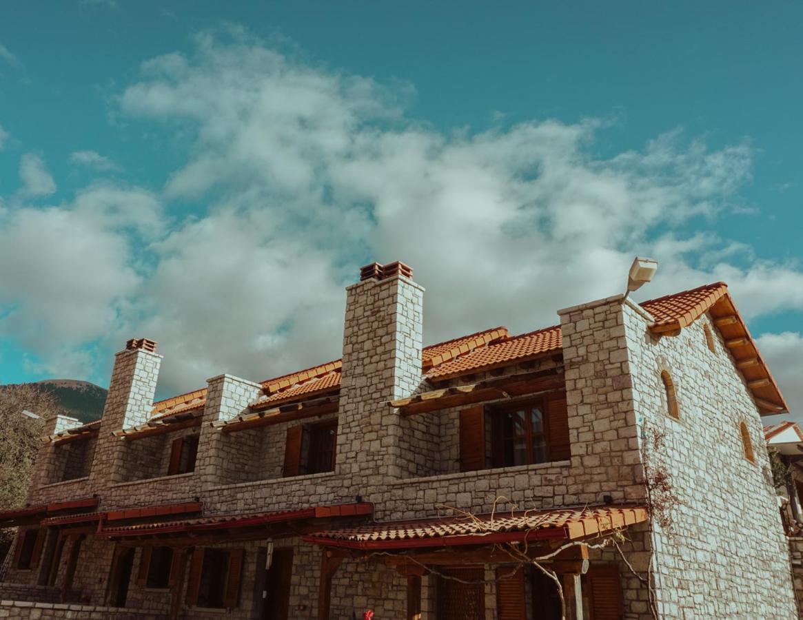 Mezonetes Helmos Apartment Ano Lousoi Exterior photo