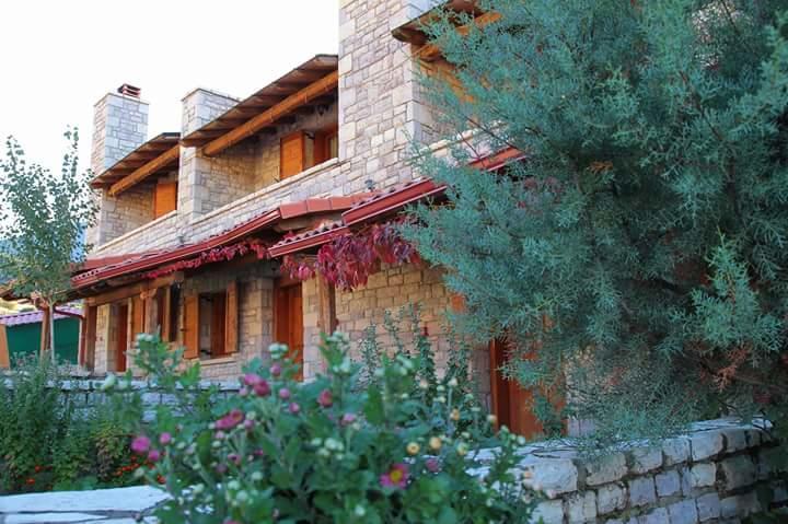 Mezonetes Helmos Apartment Ano Lousoi Exterior photo